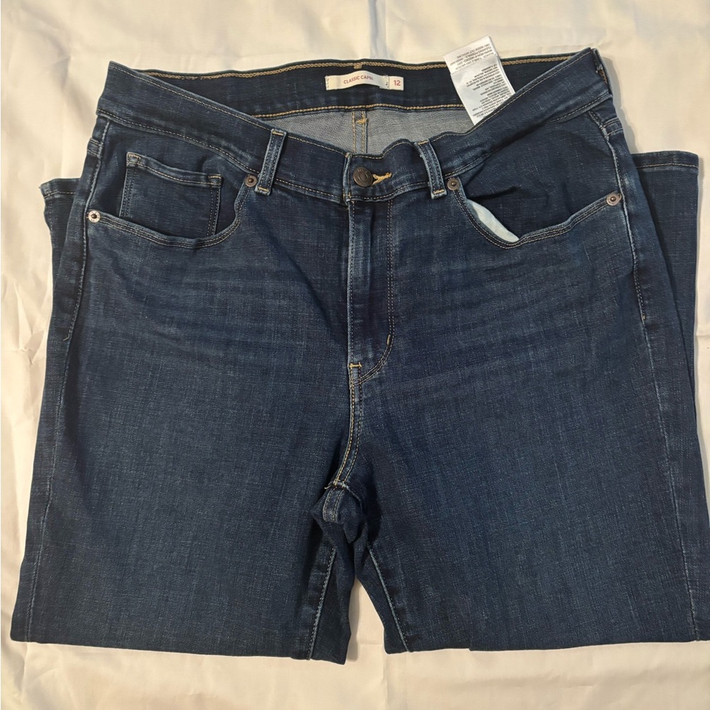 Levi's Women's Deep Indigo Capri Jeans size 10